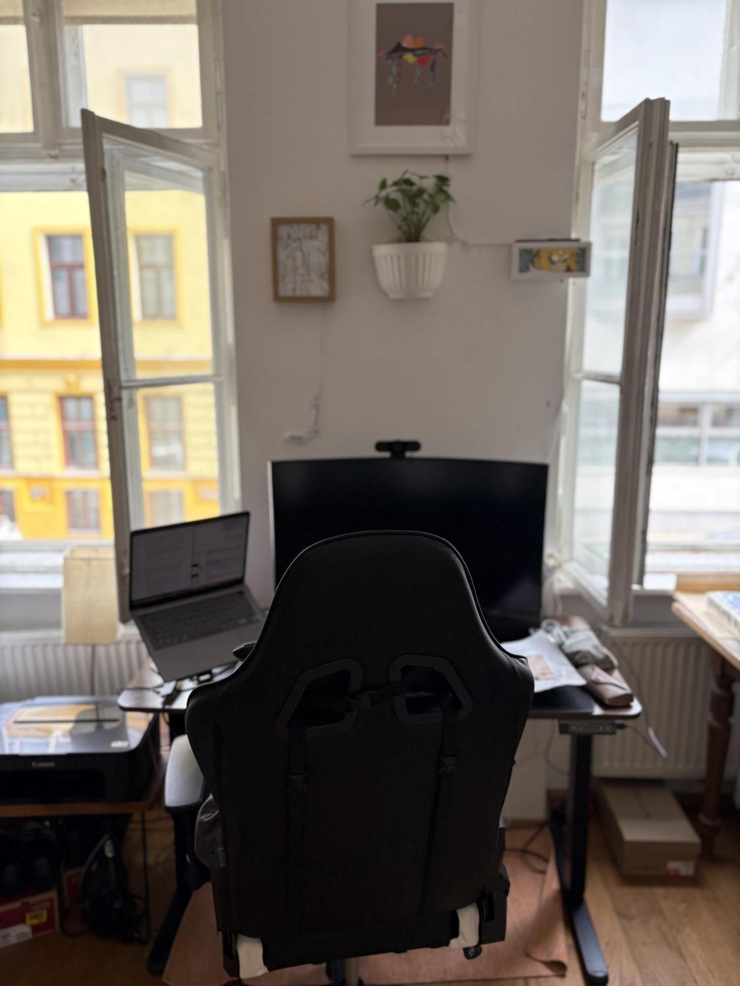 Apartment Charming & Calm 1-bedroom In Lovely With Garden